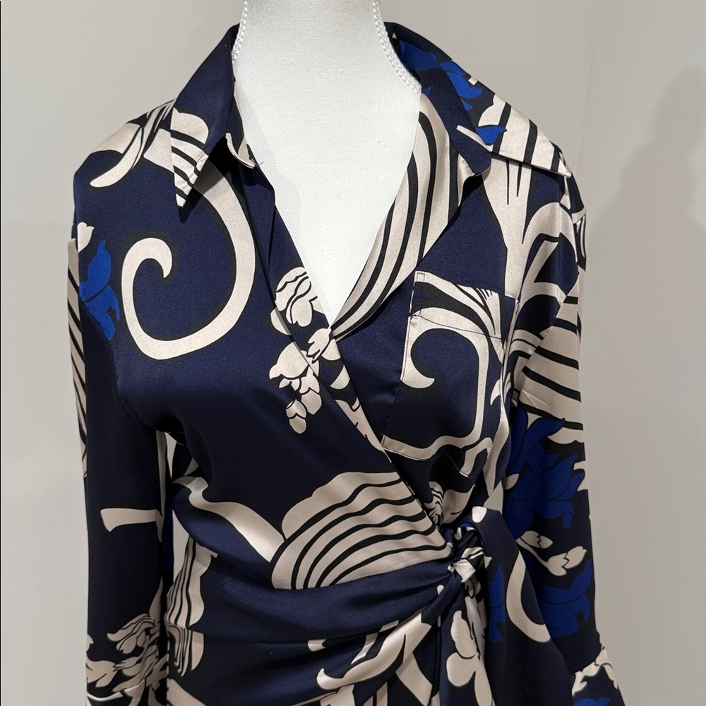Zara Chic Navy and Cream Floral Dress - Picture 4 of 4